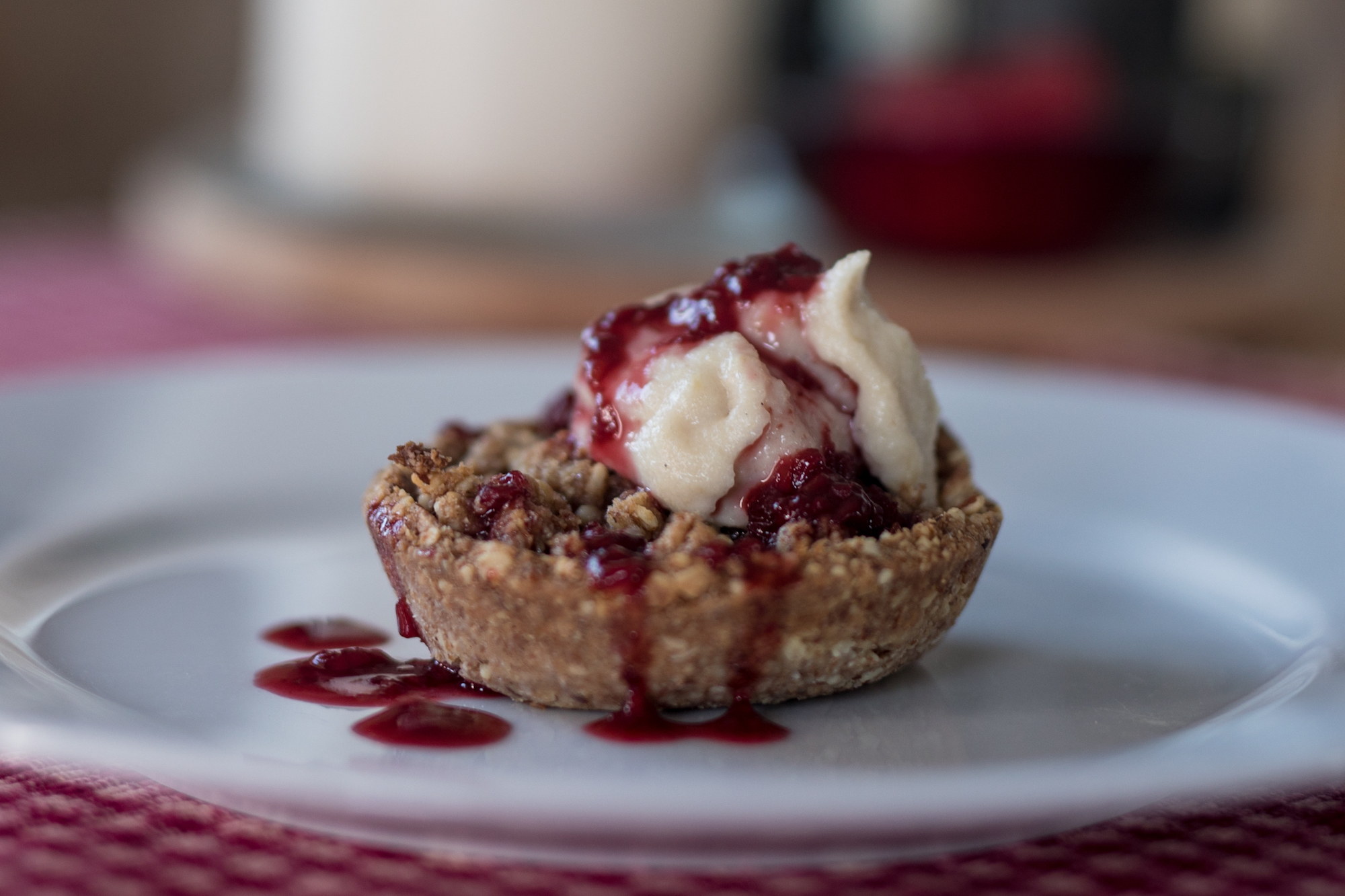 WearActive Blog Mini Fruit Crumble with Cashew Cream